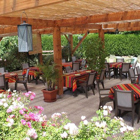 Au Feu De Bois Hotel Amou Exterior photo